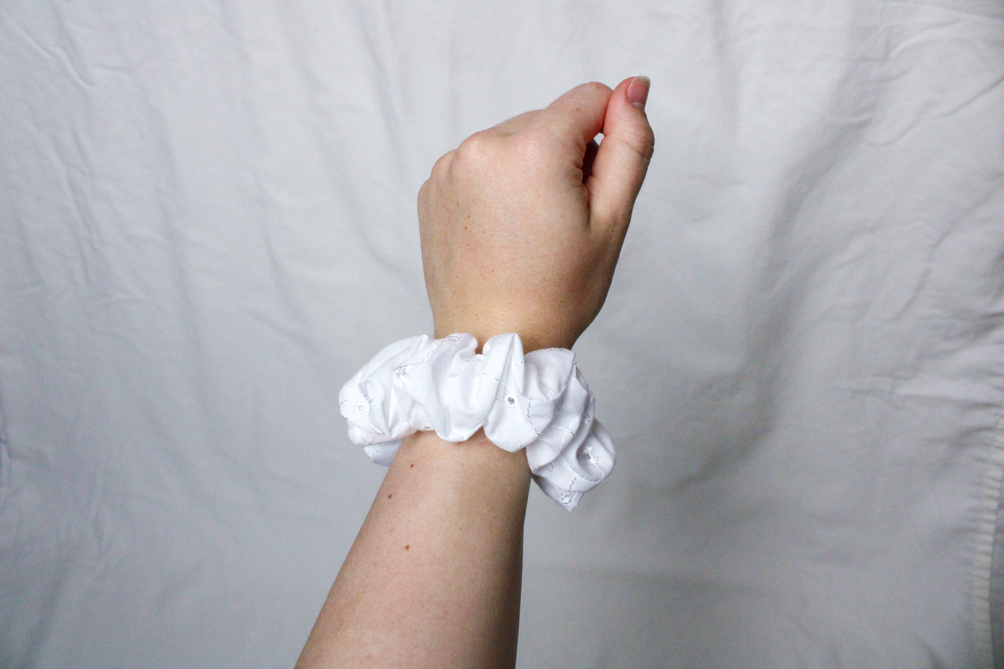 White Embroider Scrunchie Bow