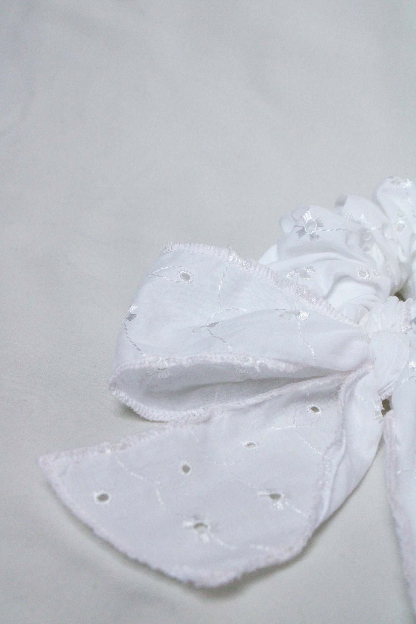 White Embroider Scrunchie Bow